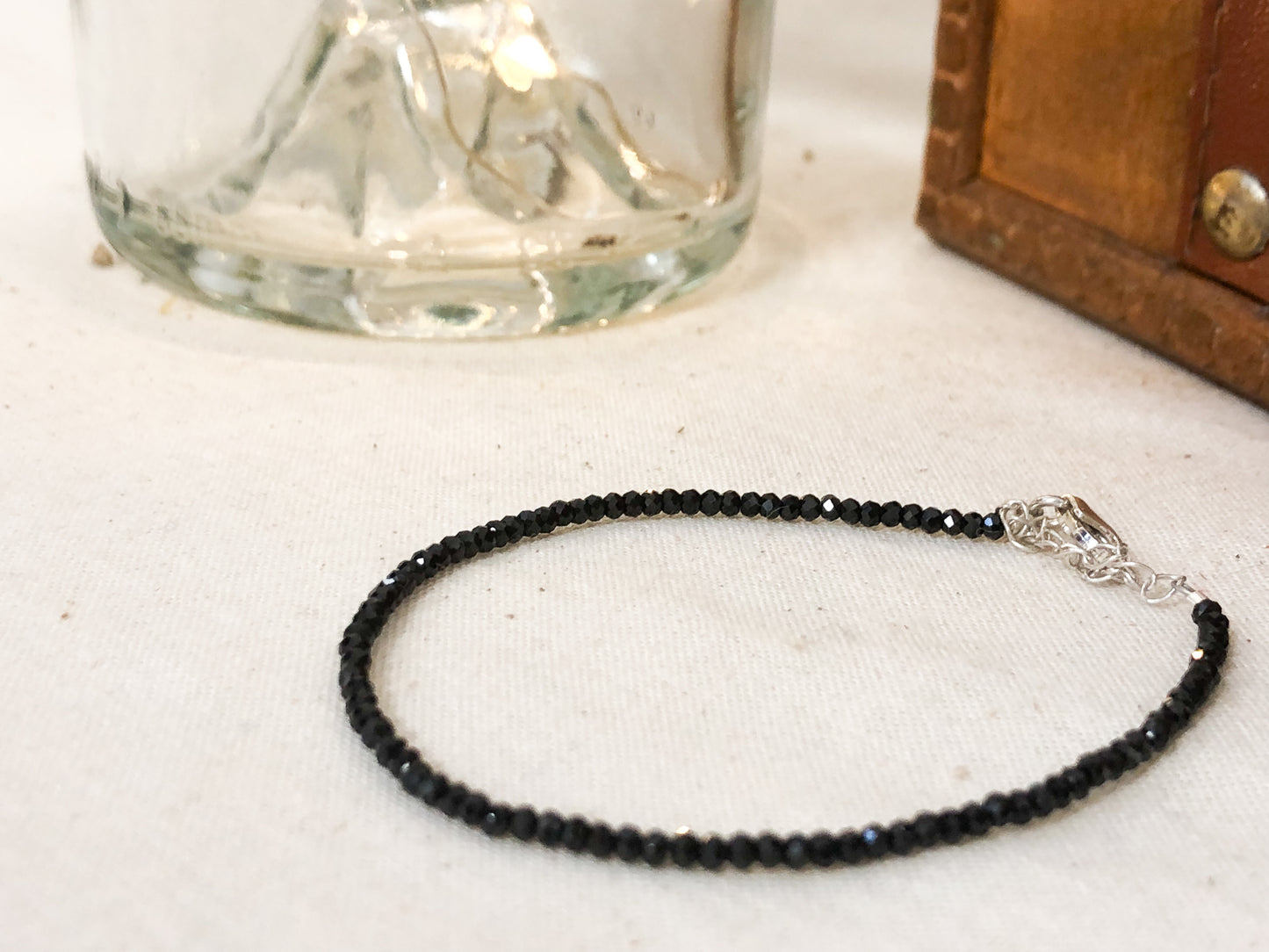 Zoom sur le bracelet Spinelle