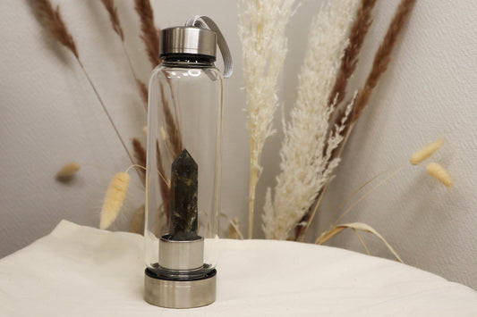 BOUTEILLE EN VERRE AVEC PIERRE