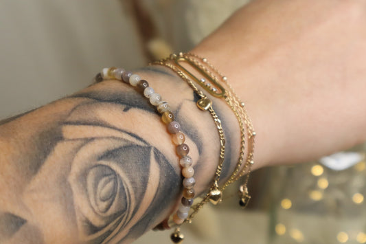 Bracelet avec de l'Agate porté.